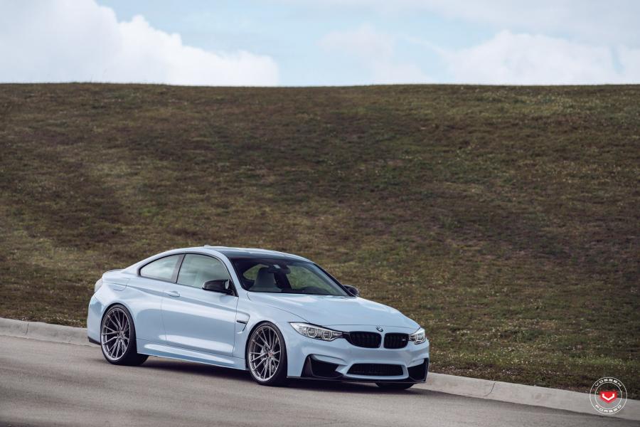 BMW M4 Coupe on Vossen Wheels (M-X4T) 2019 года  (фото 12 из 19)